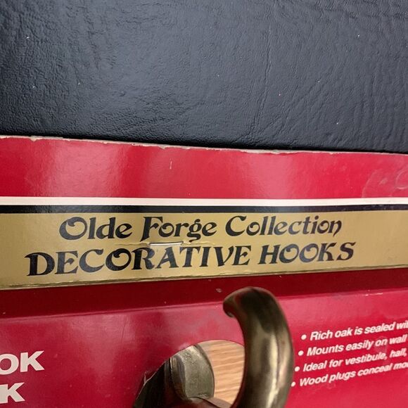 Melard Old Forge Triple Hook Solid Oak Plaque Antique Brass Finish Easy Mount - Picture 6 of 9